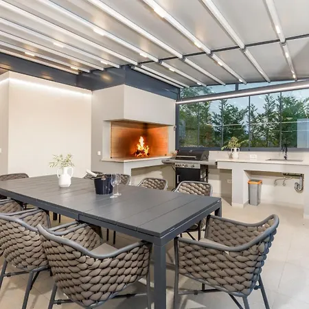 Villa Philia By Villsy