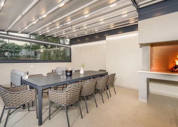 Villa Philia By Villsy