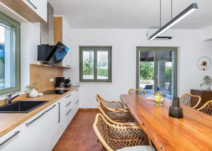 Philia By Villsy Villa