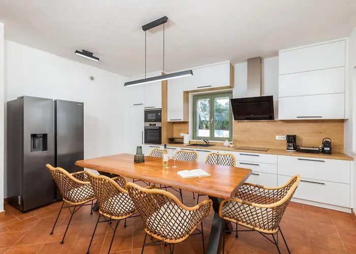 Philia By Villsy Villa