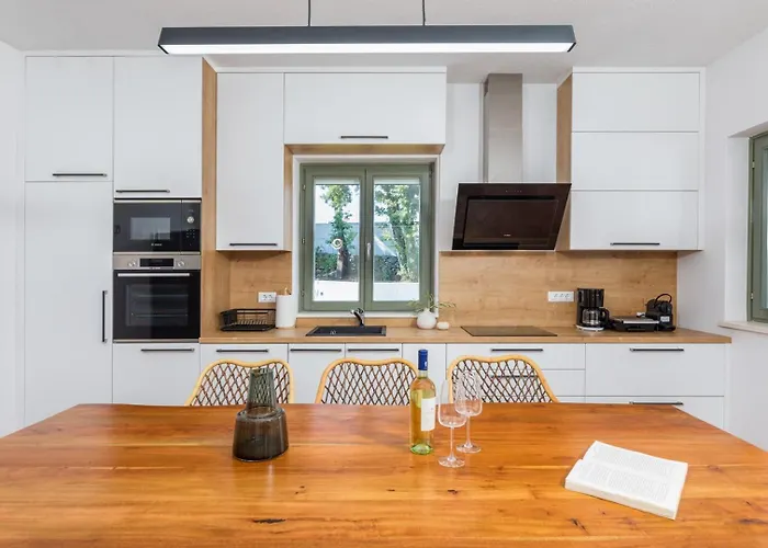 Philia By Villsy Villa